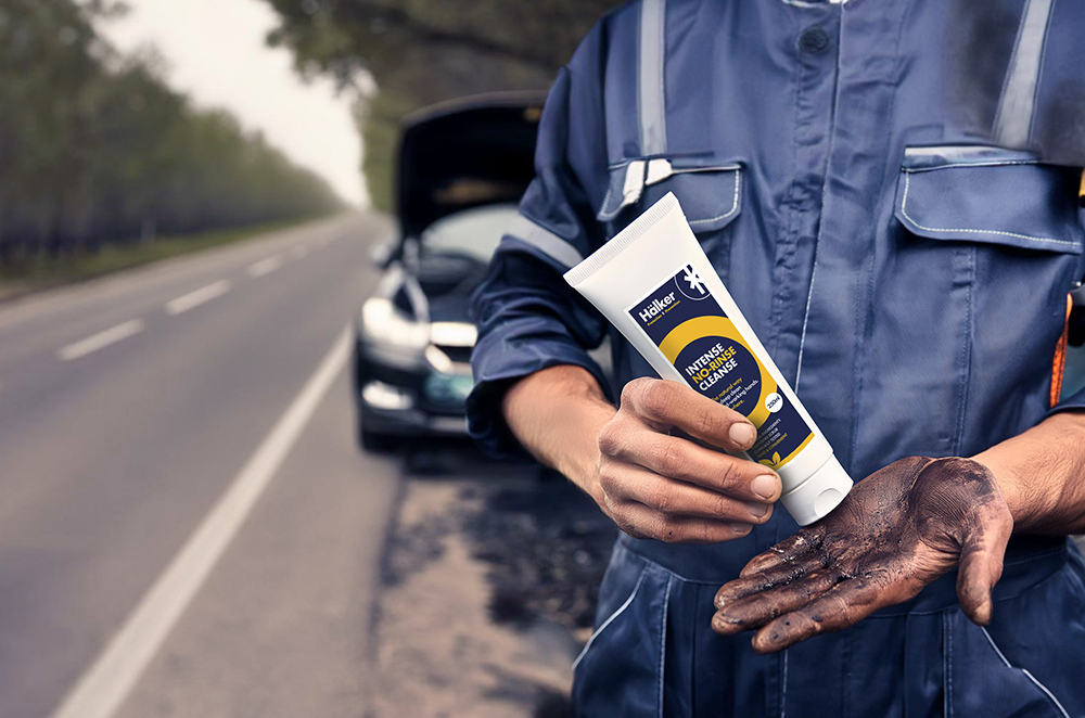 Hälker Intense No-Rinse cleanse being used by mechanic